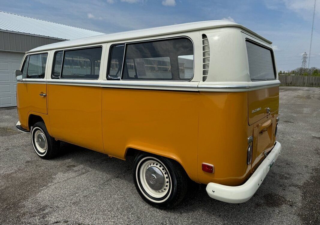 Volkswagen-Transporter-1971-10