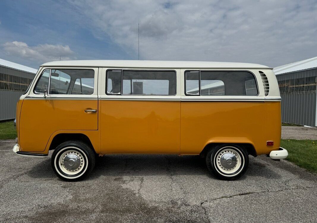 Volkswagen-Transporter-1971-3