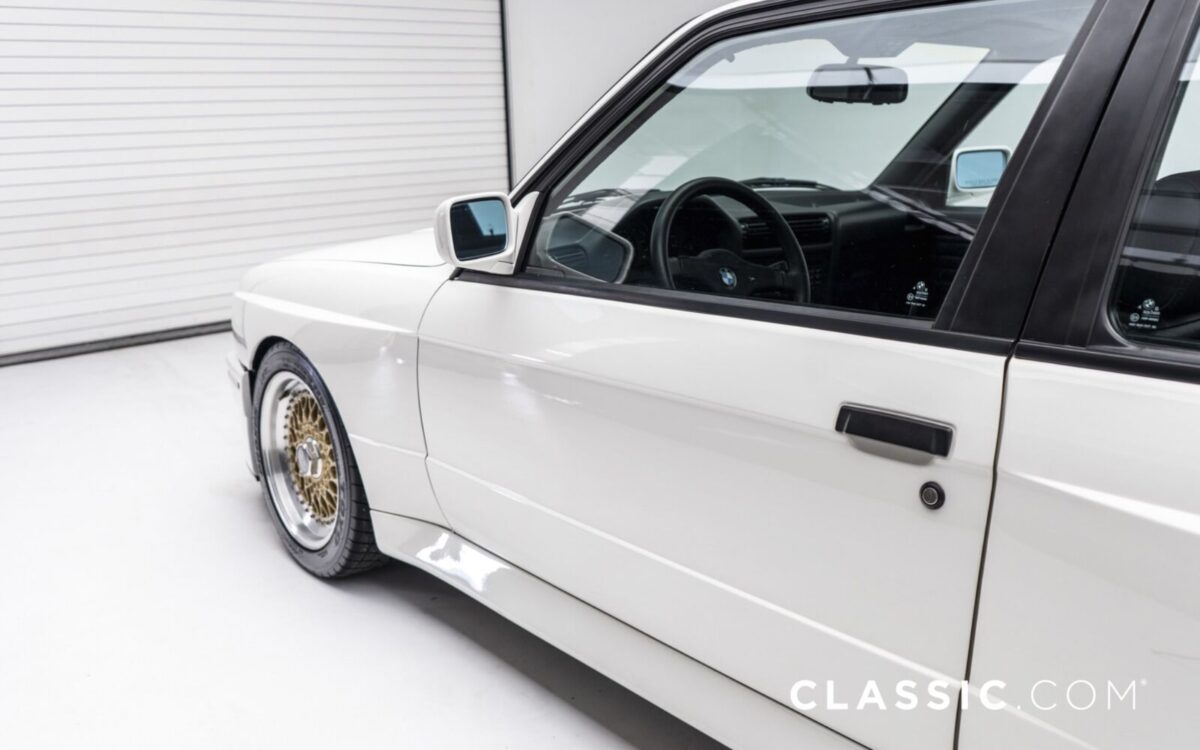 BMW-M3-Coupe-1991-24