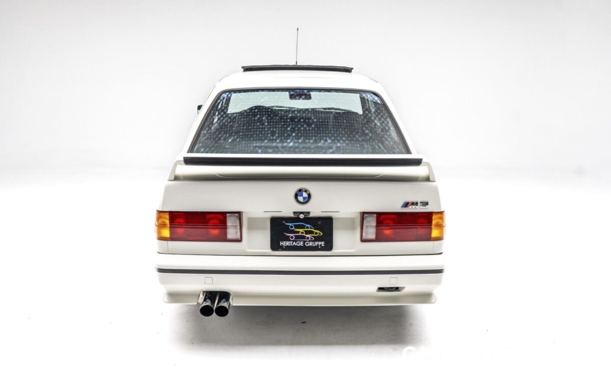 BMW-M3-Coupe-1991-3