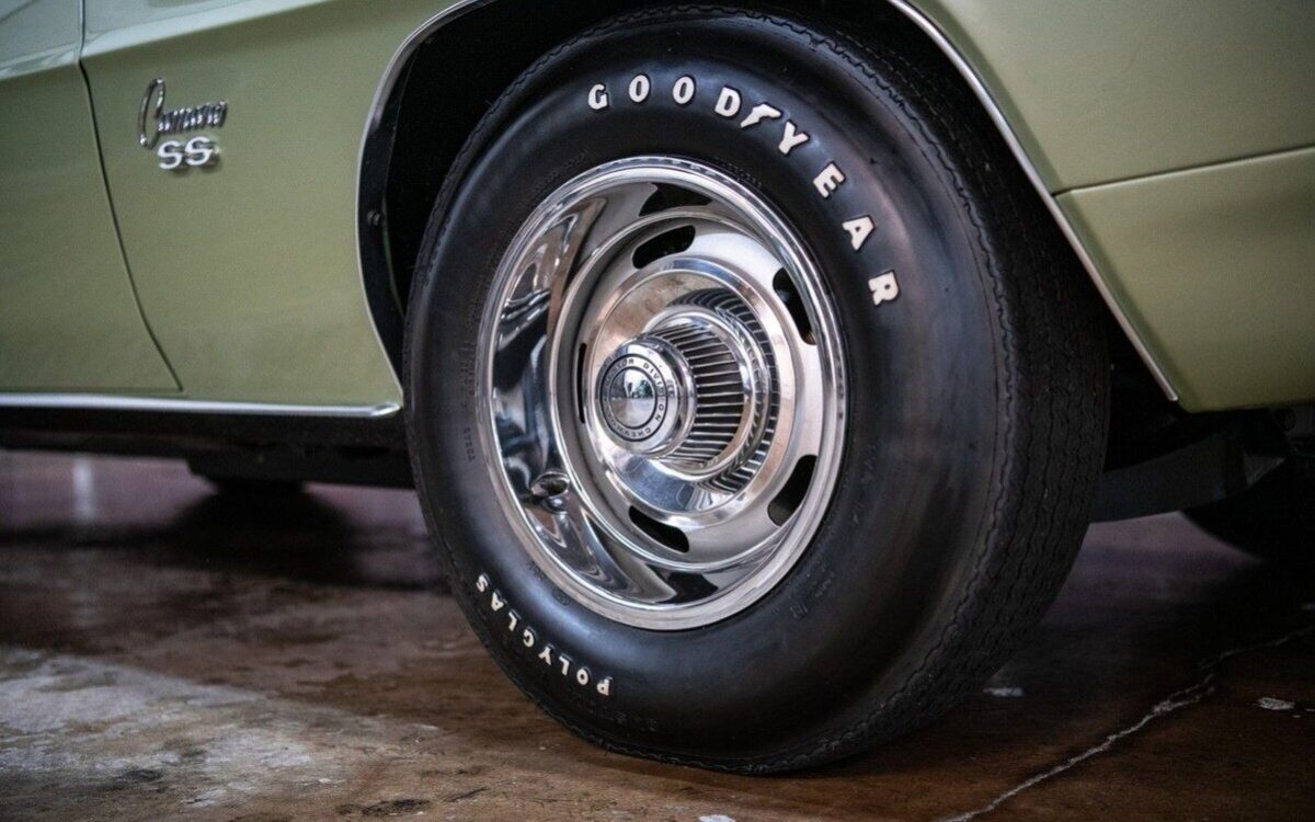 Chevrolet-Camaro-Coupe-1969-24