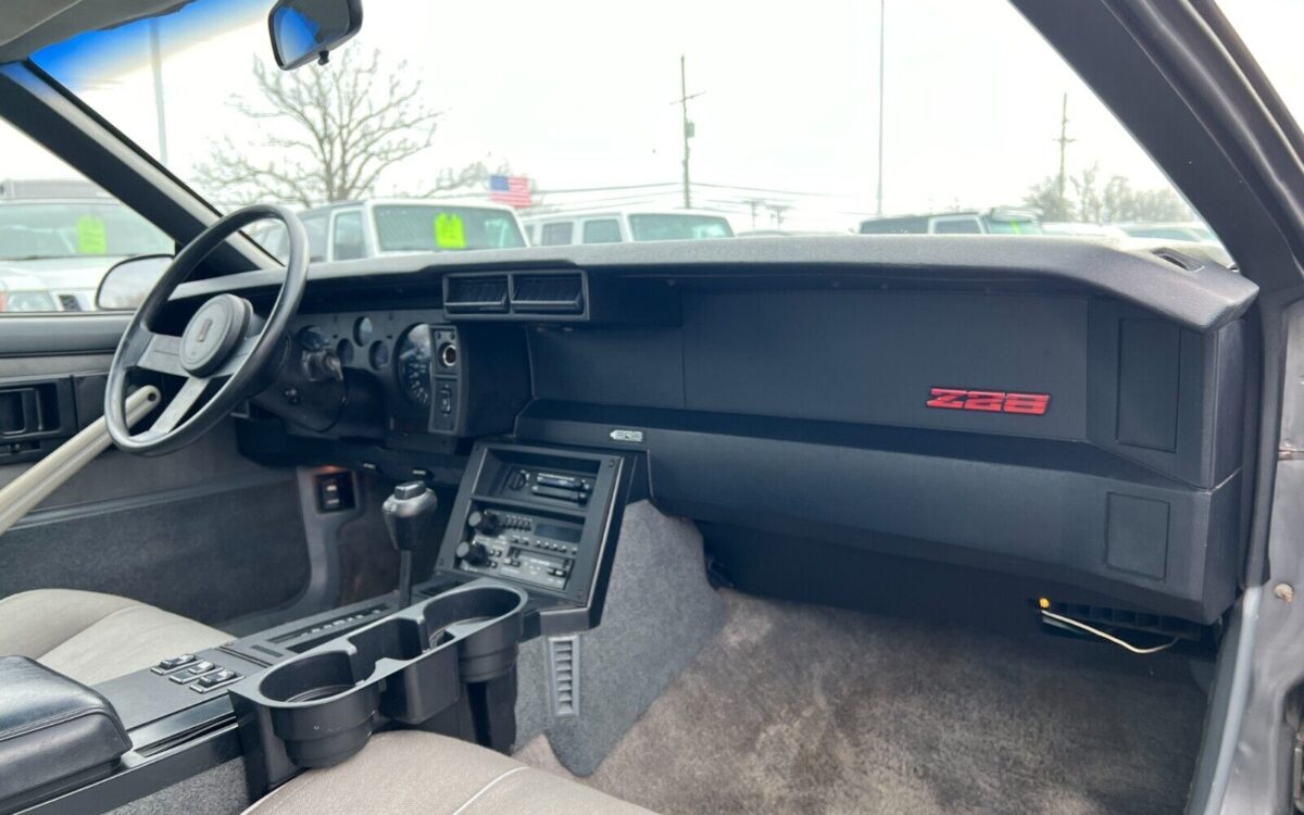Chevrolet-Camaro-Coupe-1987-18