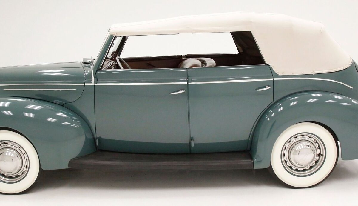 Ford-Deluxe-Cabriolet-1939-1