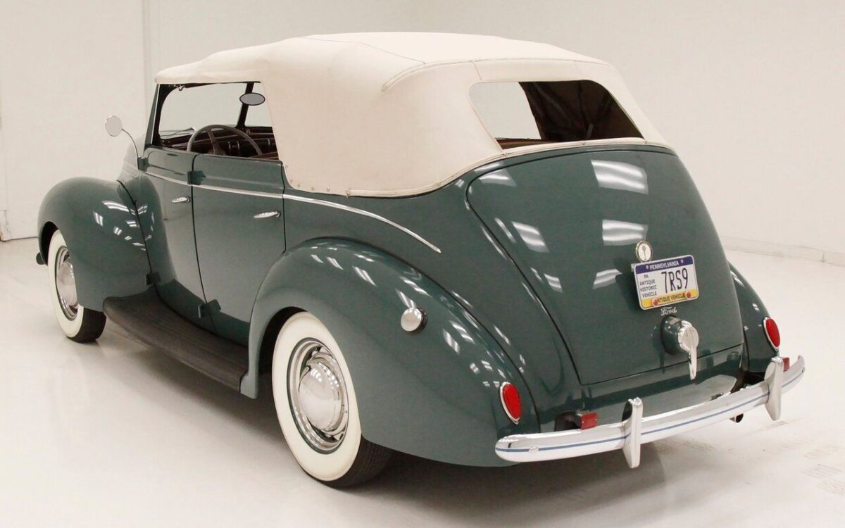 Ford-Deluxe-Cabriolet-1939-2