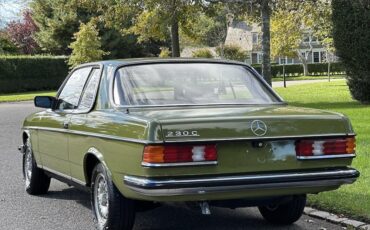 Mercedes-Benz-230C-Coupe-1980-10