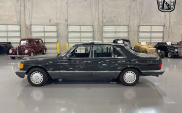 Mercedes-Benz-400-Series-1989-3
