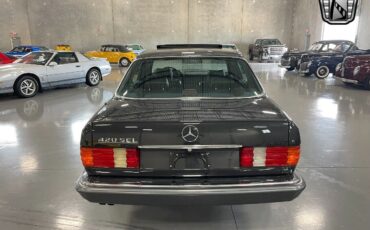 Mercedes-Benz-400-Series-1989-4