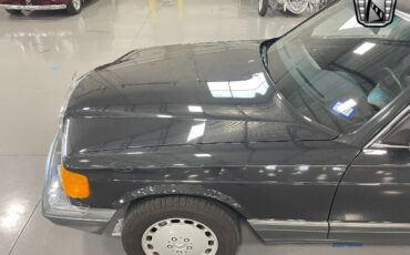 Mercedes-Benz-400-Series-1989-6