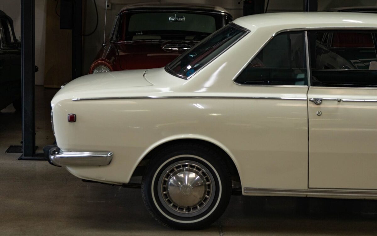 Toyota-Corona-RT52-2-Dr-Hardtop-1968-1