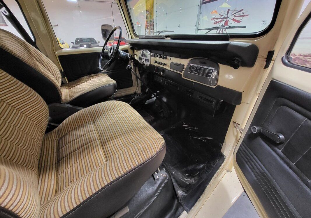 Toyota-FJ-Cruiser-Cabriolet-1980-9