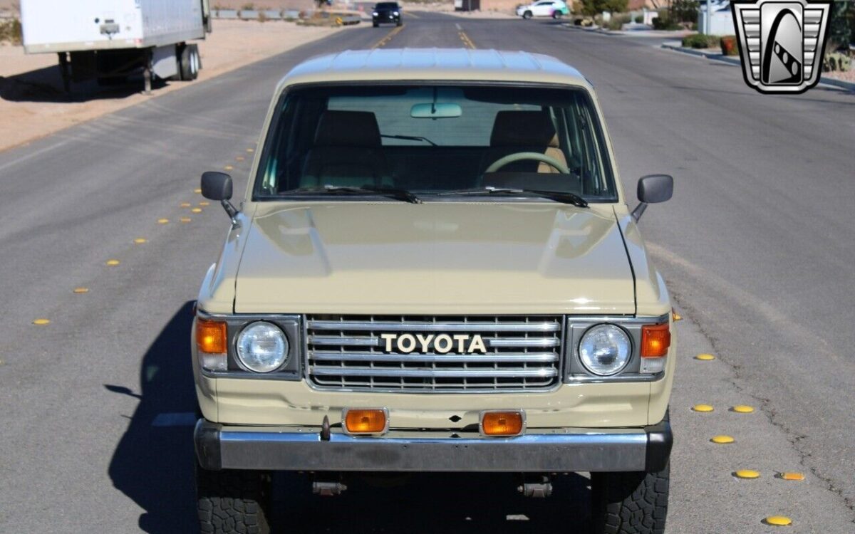 Toyota-Land-Cruiser-1982-3