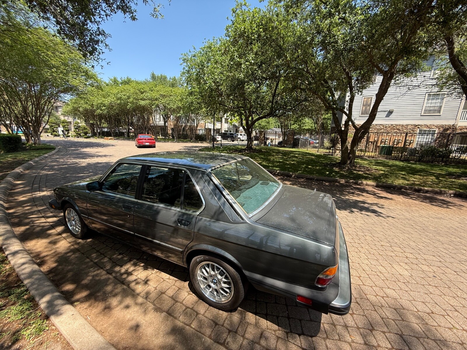 BMW-5-Series-1985-16