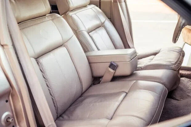 Cadillac-DeVille-1989-15