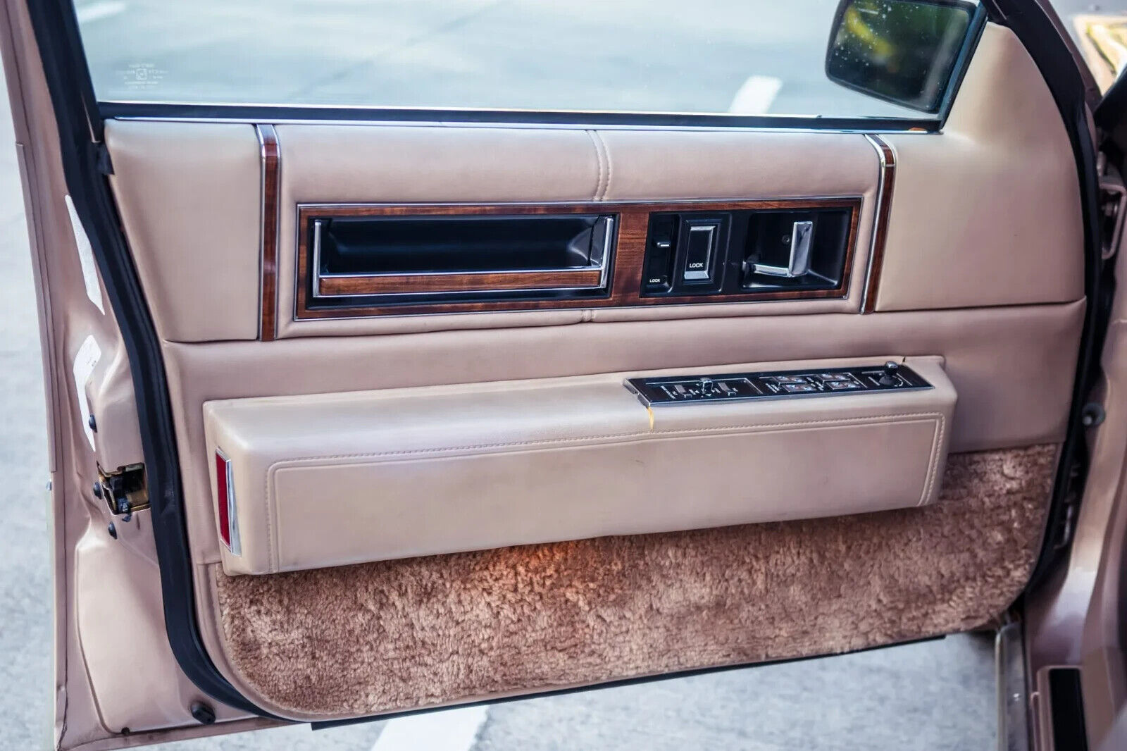 Cadillac-DeVille-1989-20
