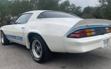 Chevrolet-Camaro-1980-white-140013-7