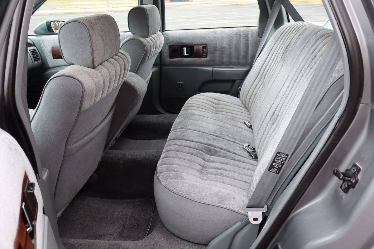 Chevrolet-Caprice-base-1991-143706-9