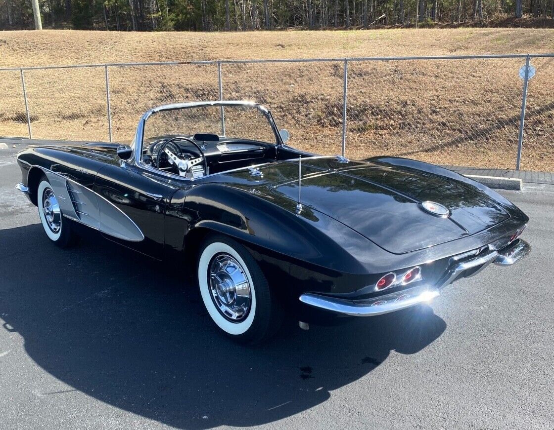 Chevrolet-Corvette-1961-13
