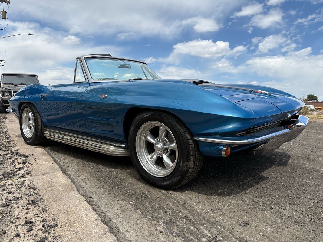Chevrolet-Corvette-1964-24