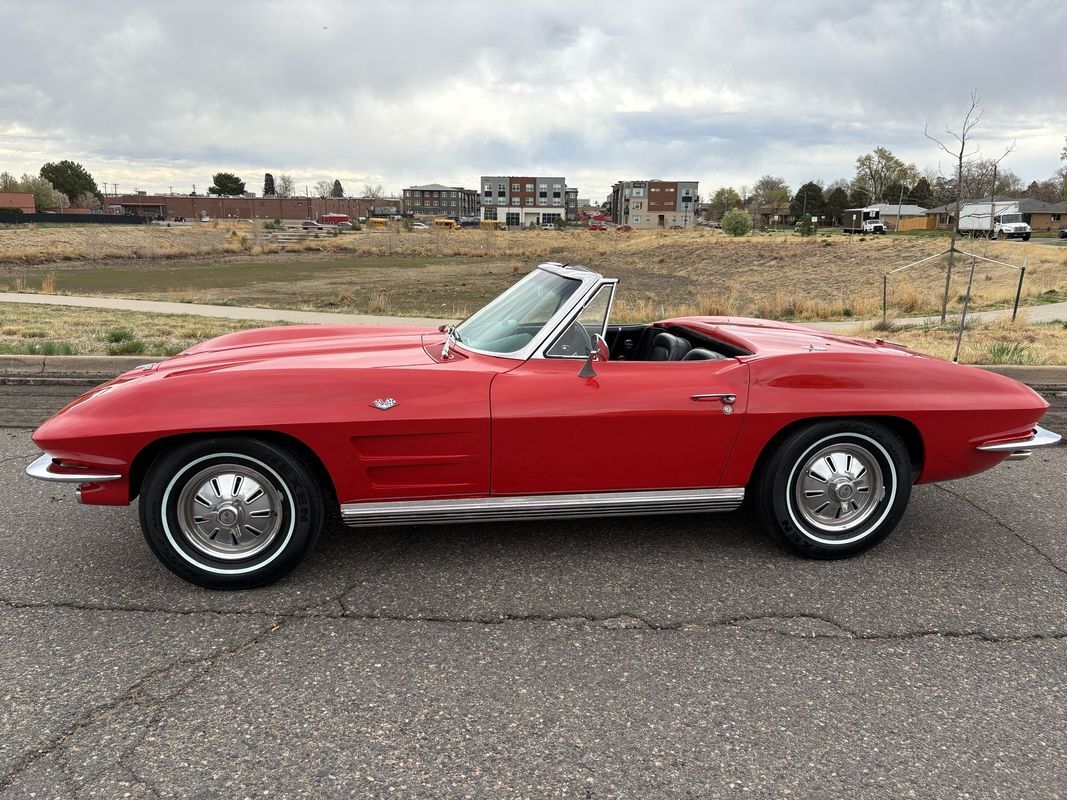 Chevrolet-Corvette-1964-24
