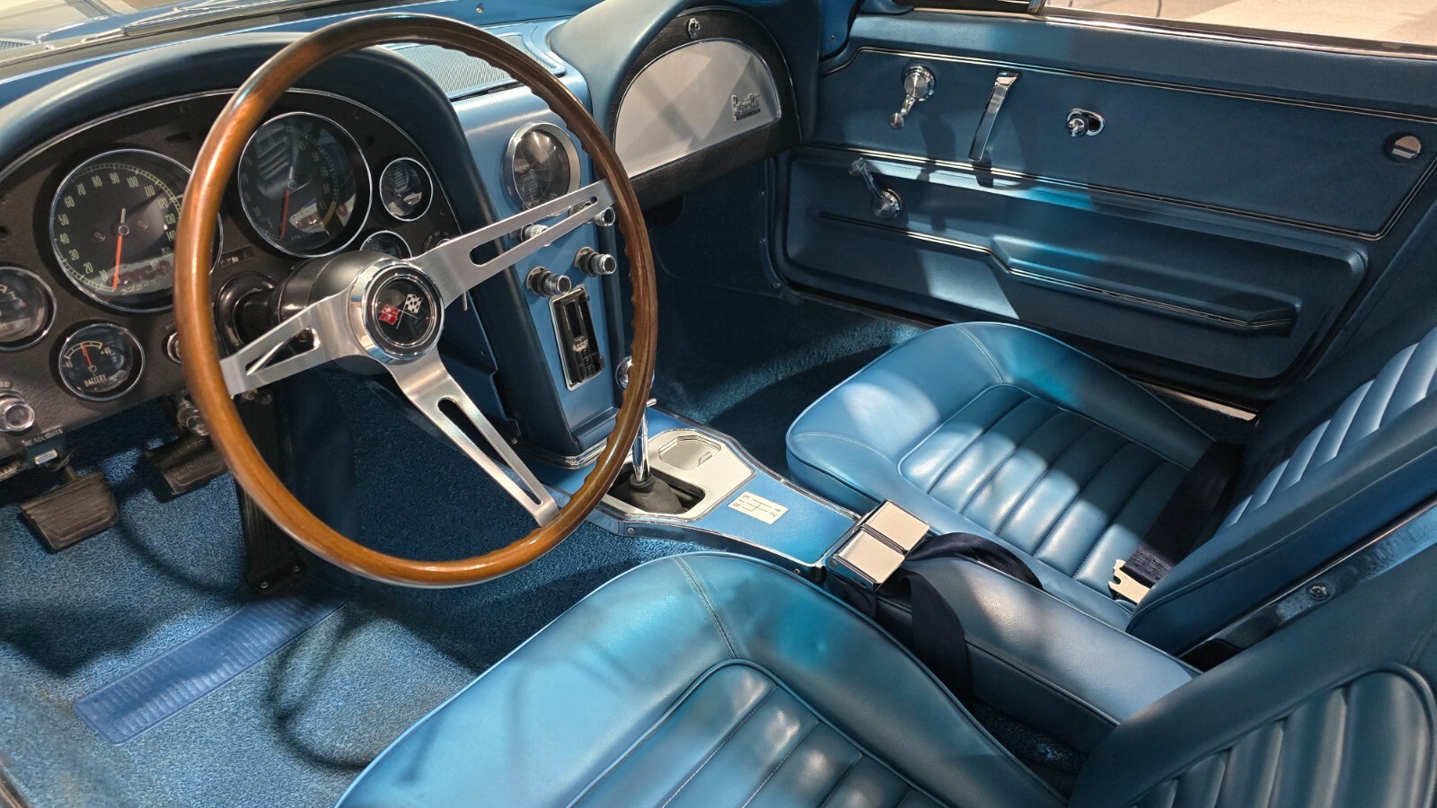 Chevrolet-Corvette-1966-16