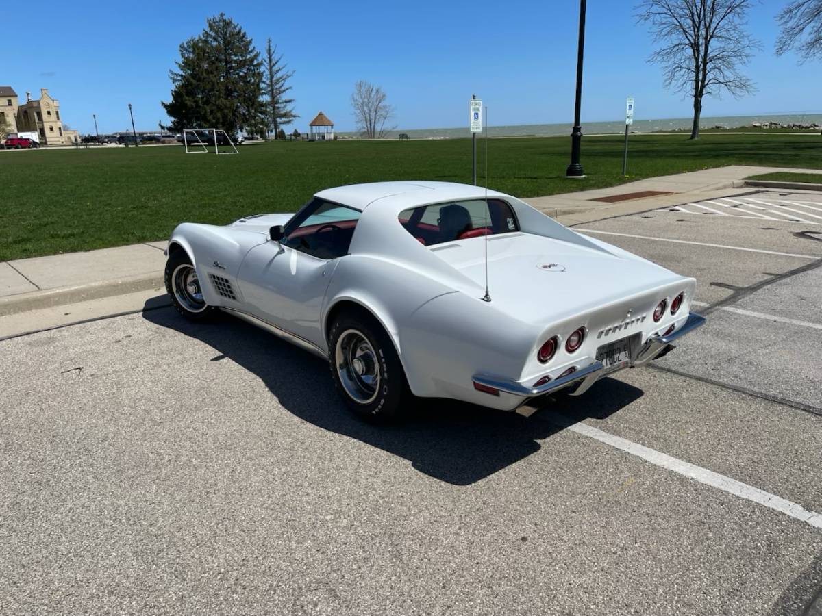 Chevrolet-Corvette-1972-white-2