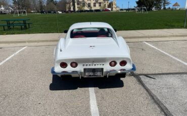 Chevrolet-Corvette-1972-white-3