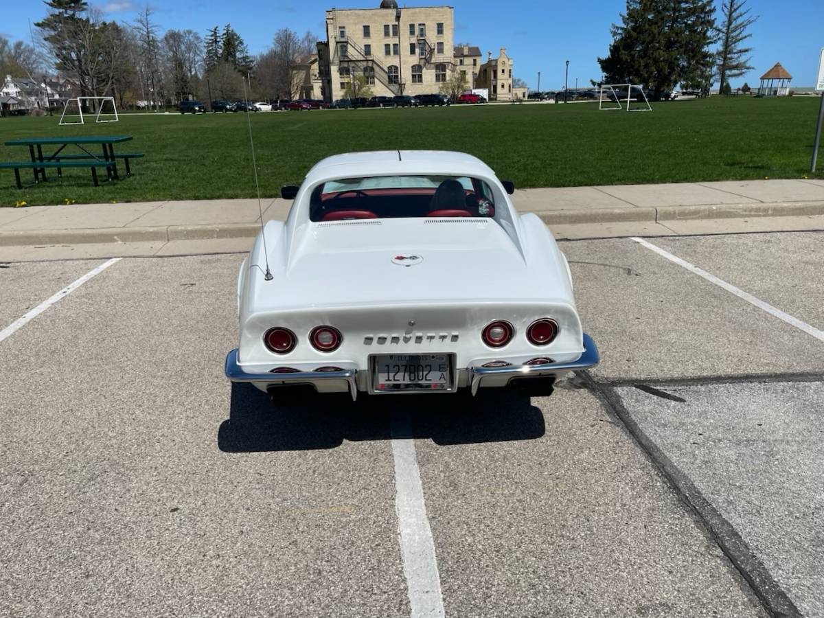 Chevrolet-Corvette-1972-white-3
