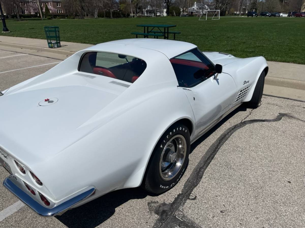 Chevrolet-Corvette-1972-white-4