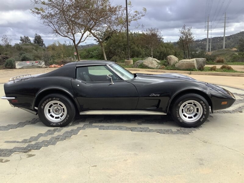 Chevrolet-Corvette-1973-4