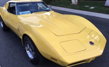 Chevrolet-Corvette-1974-3