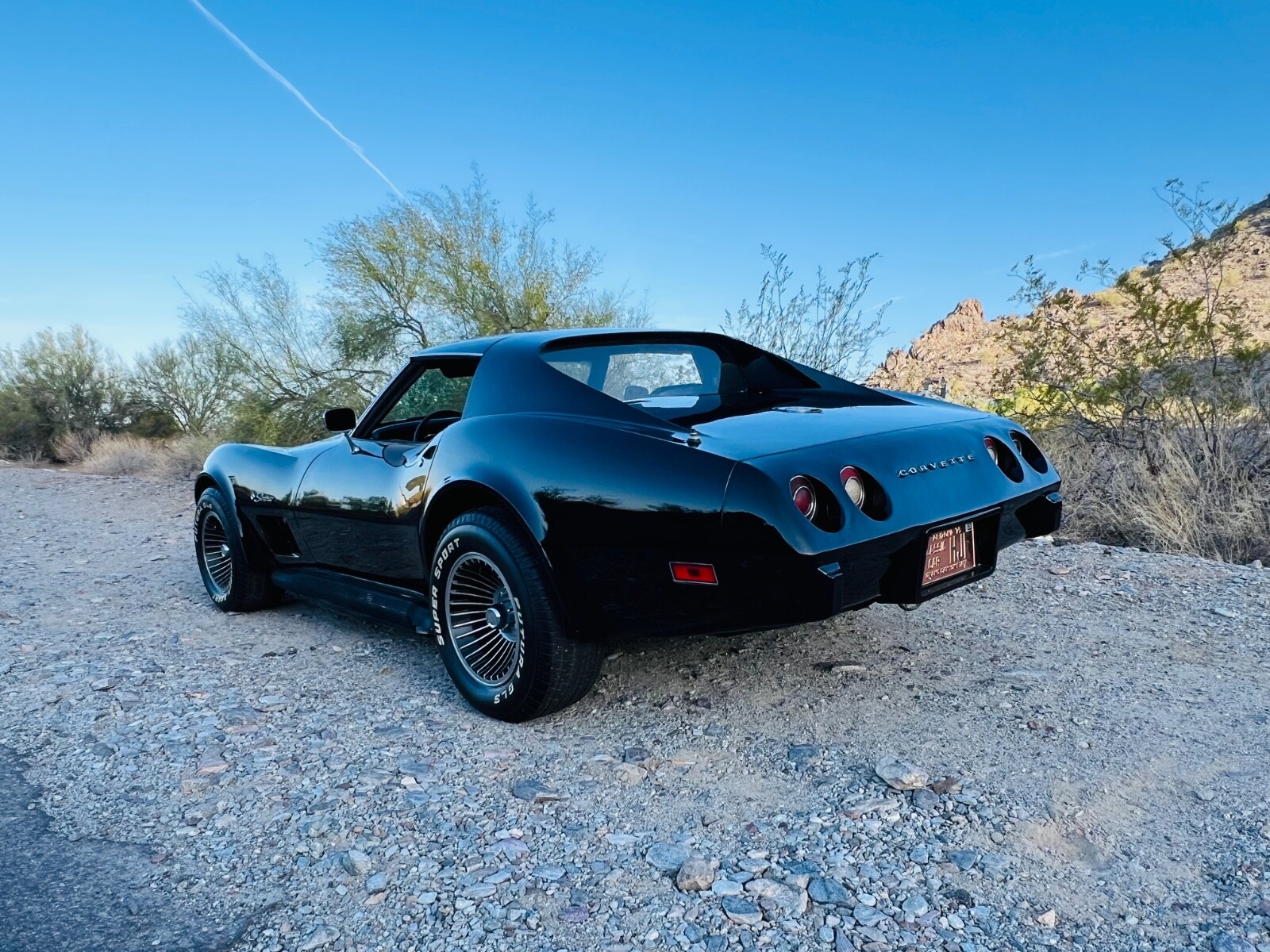 Chevrolet-Corvette-1975-8
