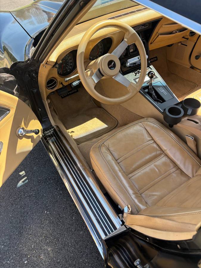 Chevrolet-Corvette-1977-black-123919-5