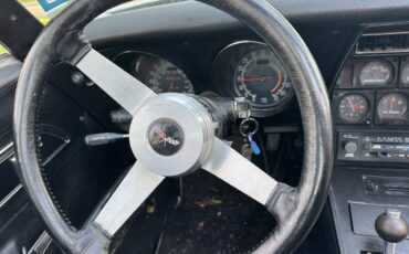 Chevrolet-Corvette-1977-white-65381-12
