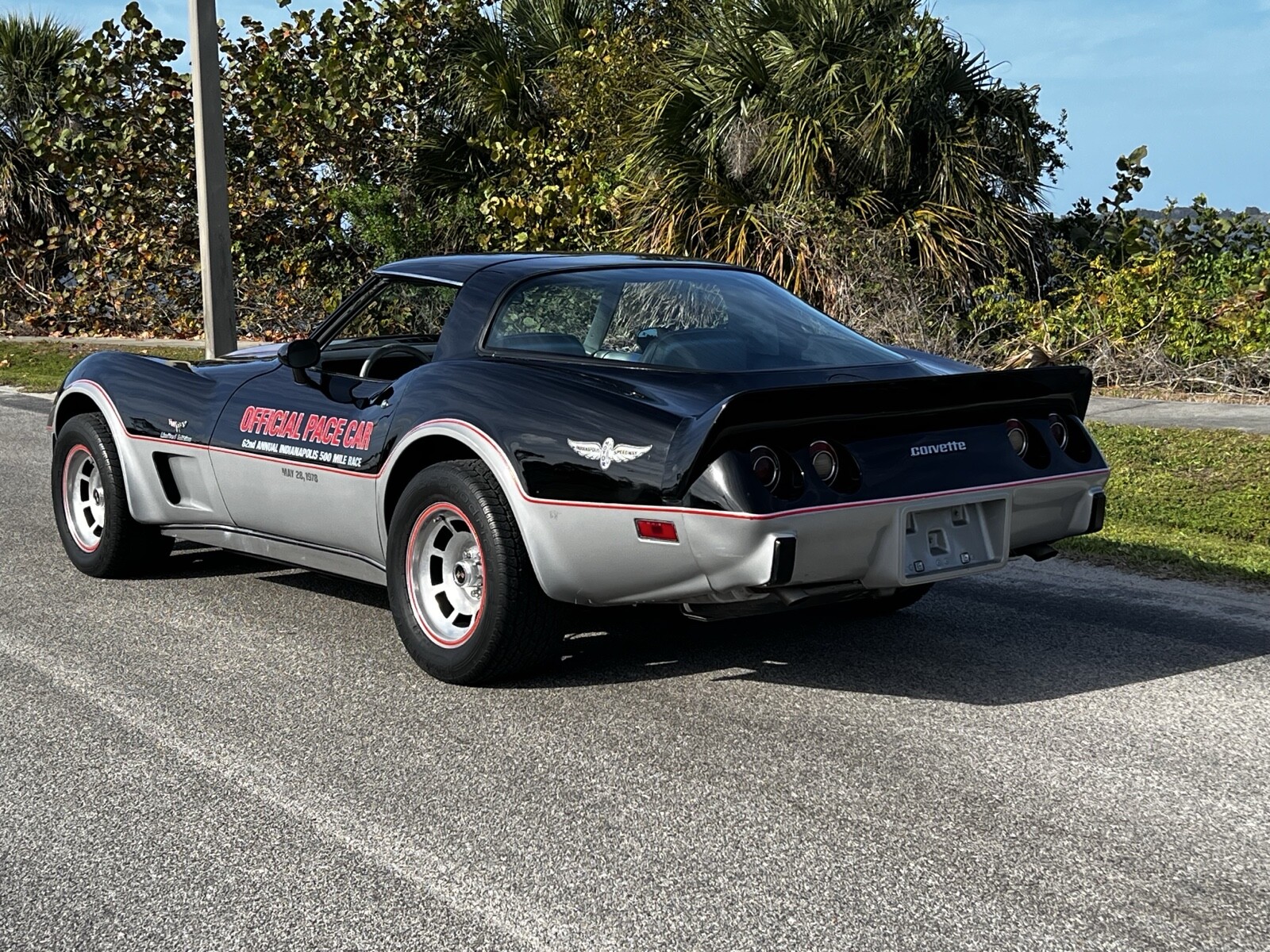 Chevrolet-Corvette-1978-4