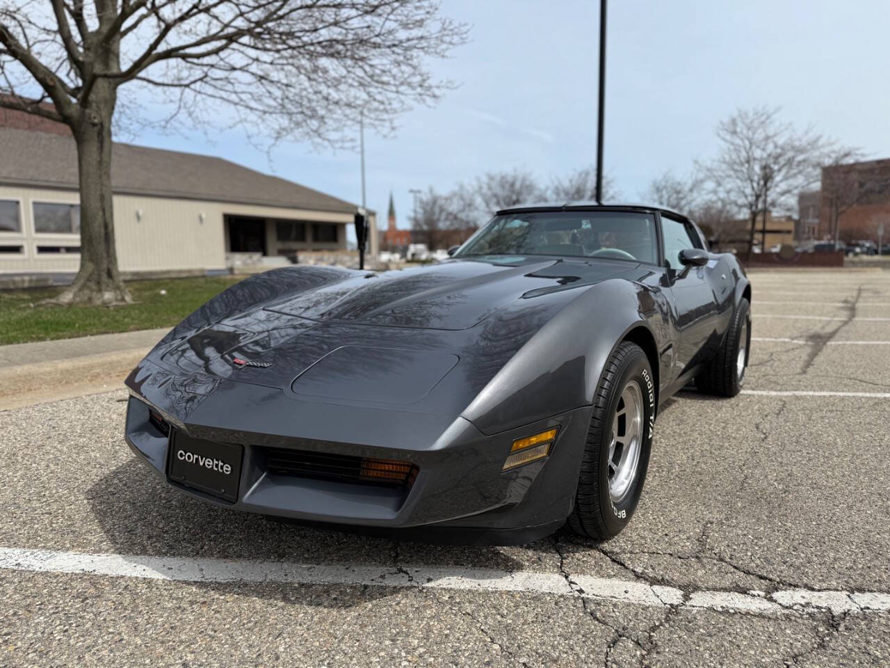 Chevrolet-Corvette-1981-2
