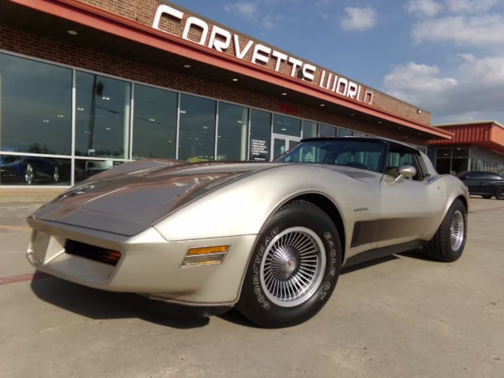 Chevrolet-Corvette-1982-3