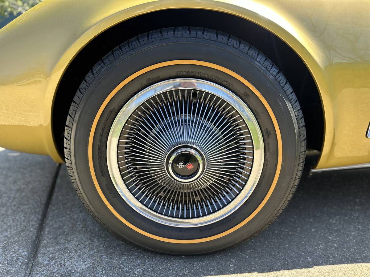 Chevrolet-Corvette-roadster-1969-custom-39379-13