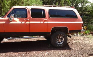 Chevrolet-Suburban-1988-orange-241401-1