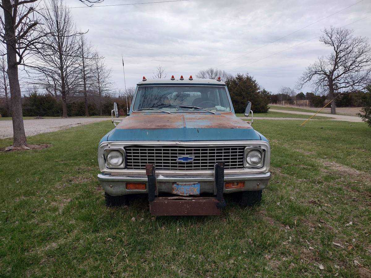 Chevrolet-Suburban-4x4-1972-blue-7
