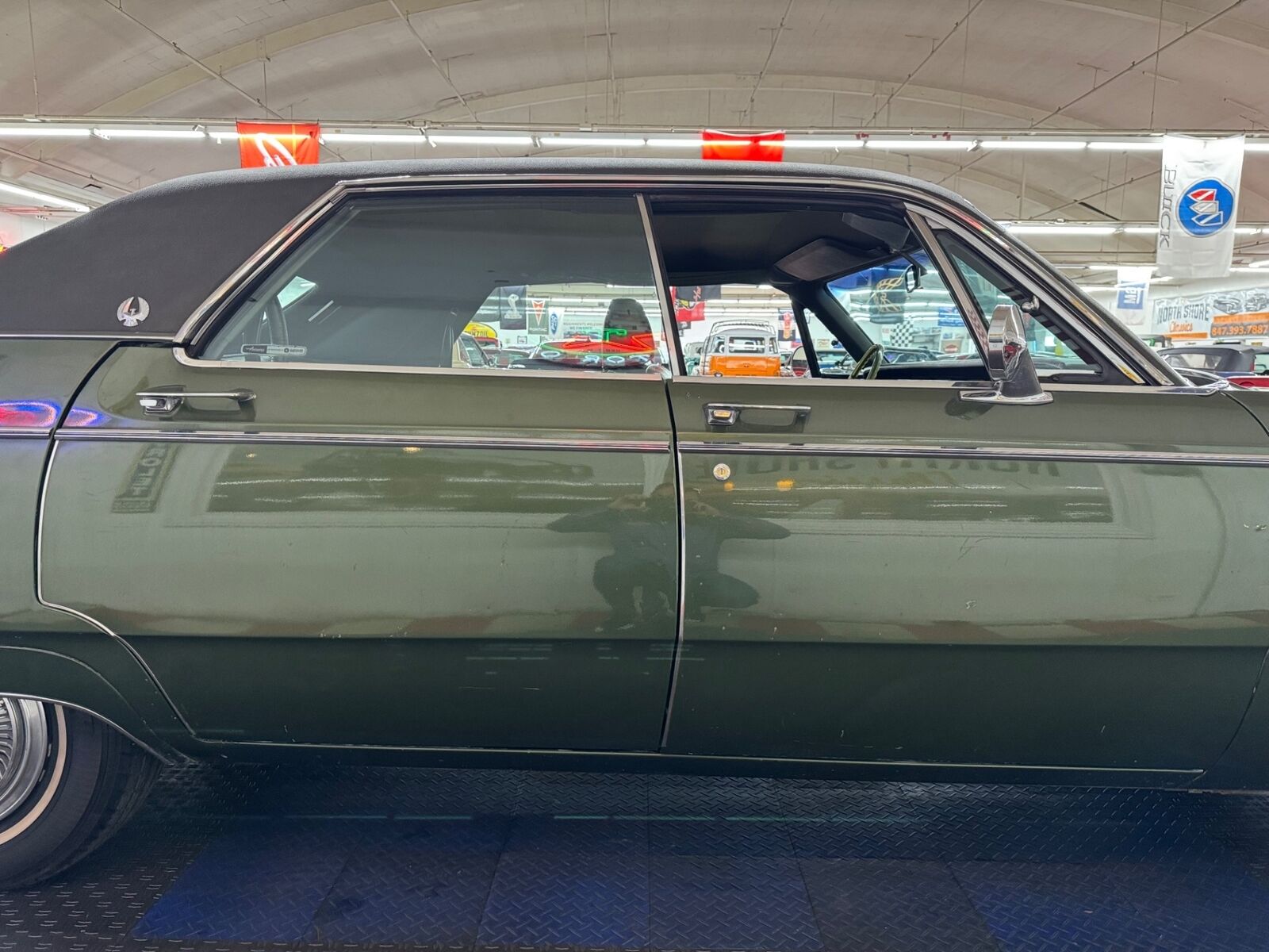 Chrysler-Imperial-1969-23