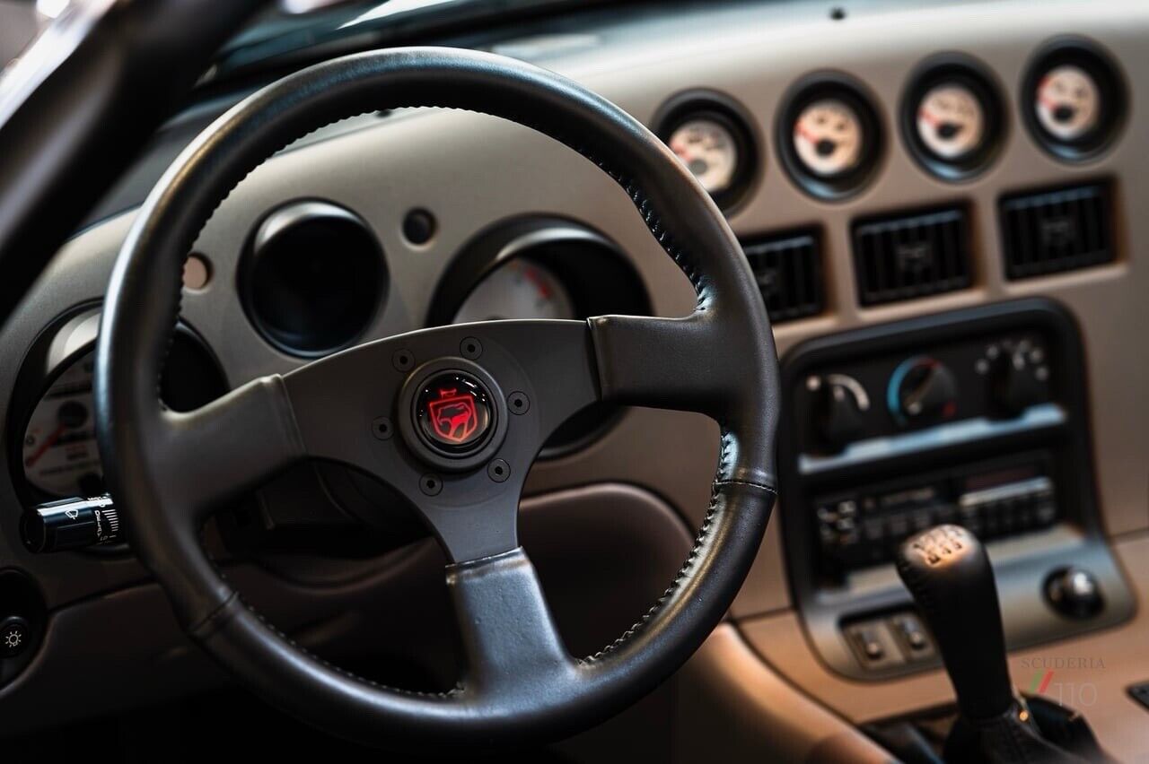 Dodge-Viper-1994-25