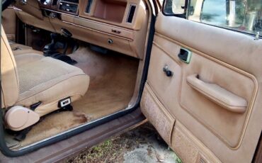 Ford-Bronco-1984-11