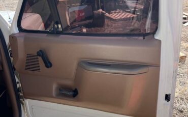Ford-Bronco-1987-white-121087-12