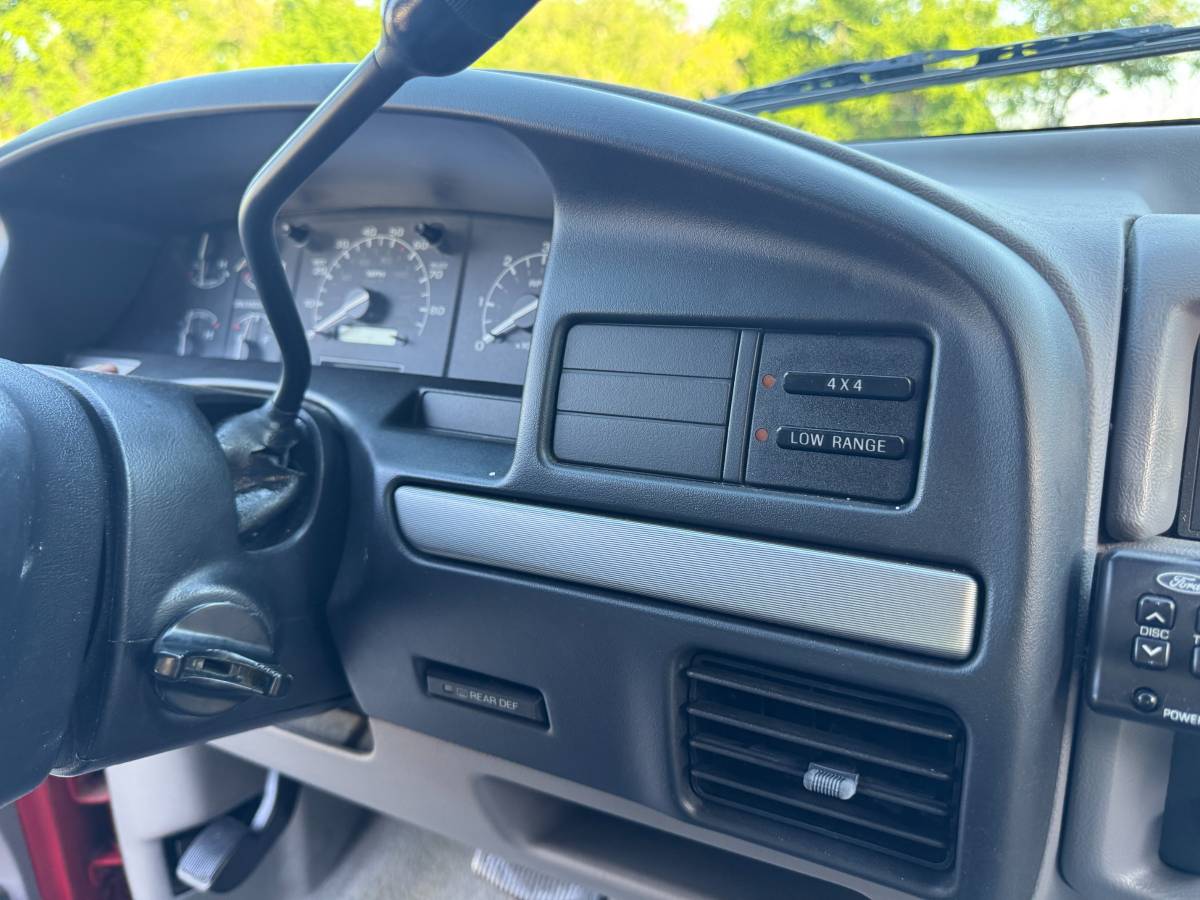 Ford-Bronco-1995-red-143151-16