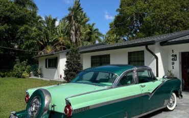 Ford-Crown-Victoria-1956-3