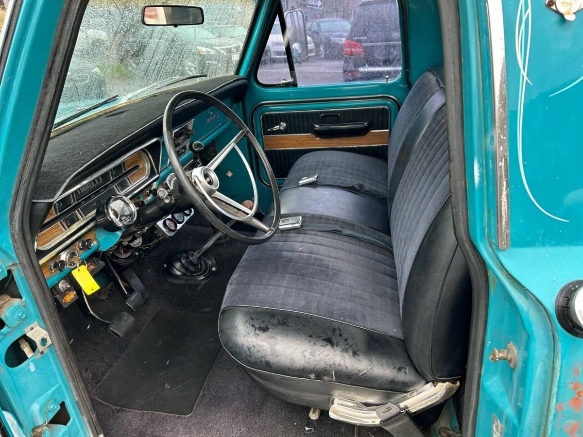 Ford-F-250-camperspecial-1969-green-102882-14
