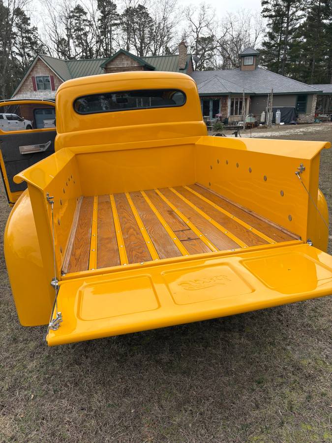 Ford-F1-1952-yellow-1