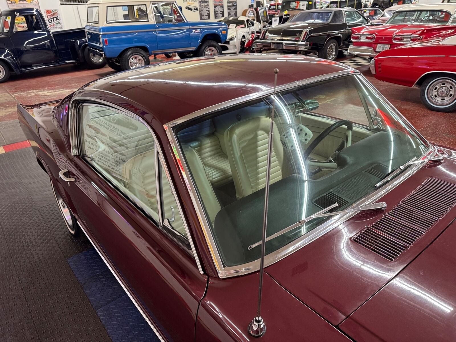 Ford-Mustang-1965-10