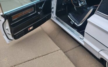 Ford-Thunderbird-town-landau-1966-white-102998-6