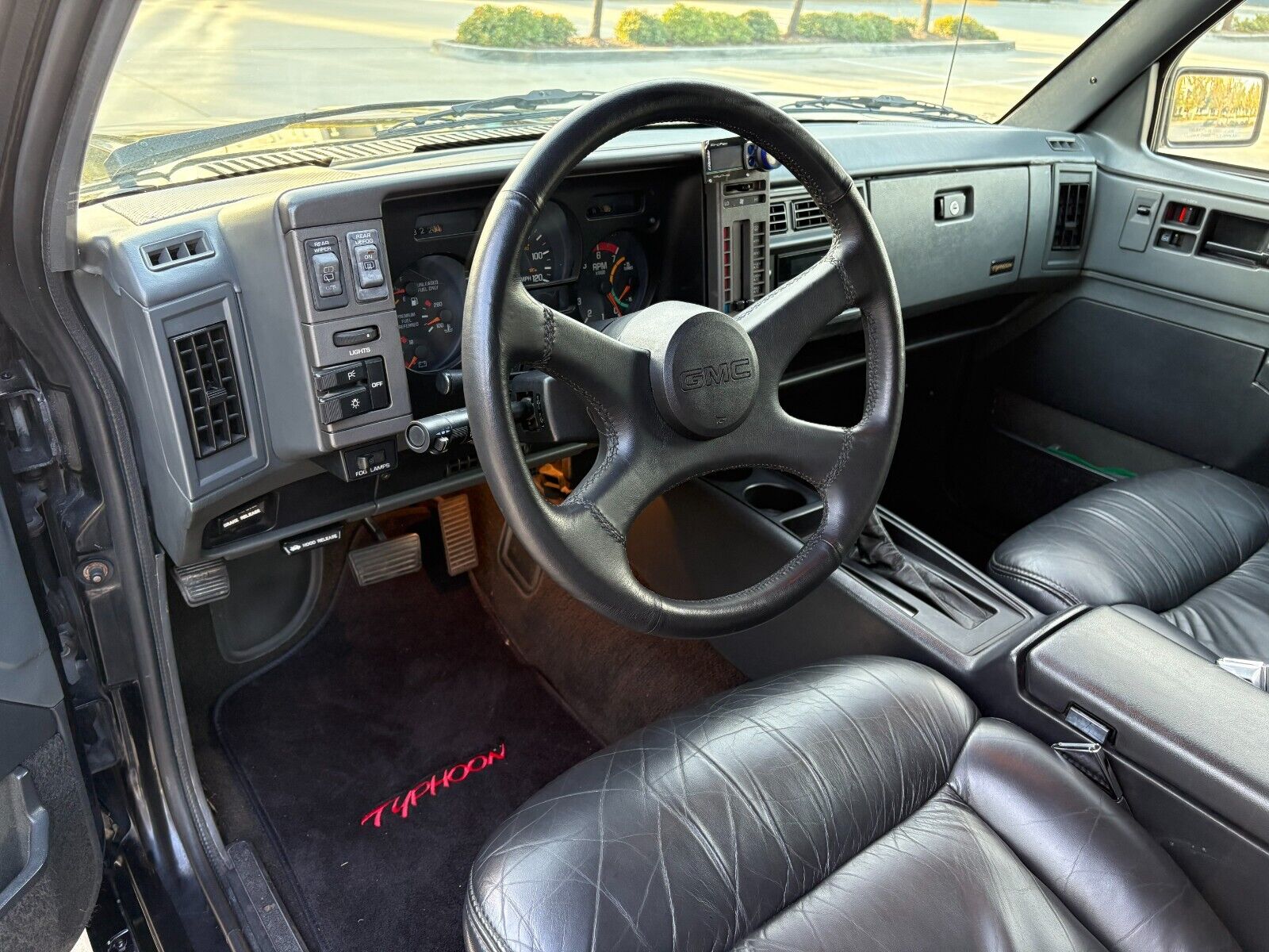 GMC-Typhoon-1993-15